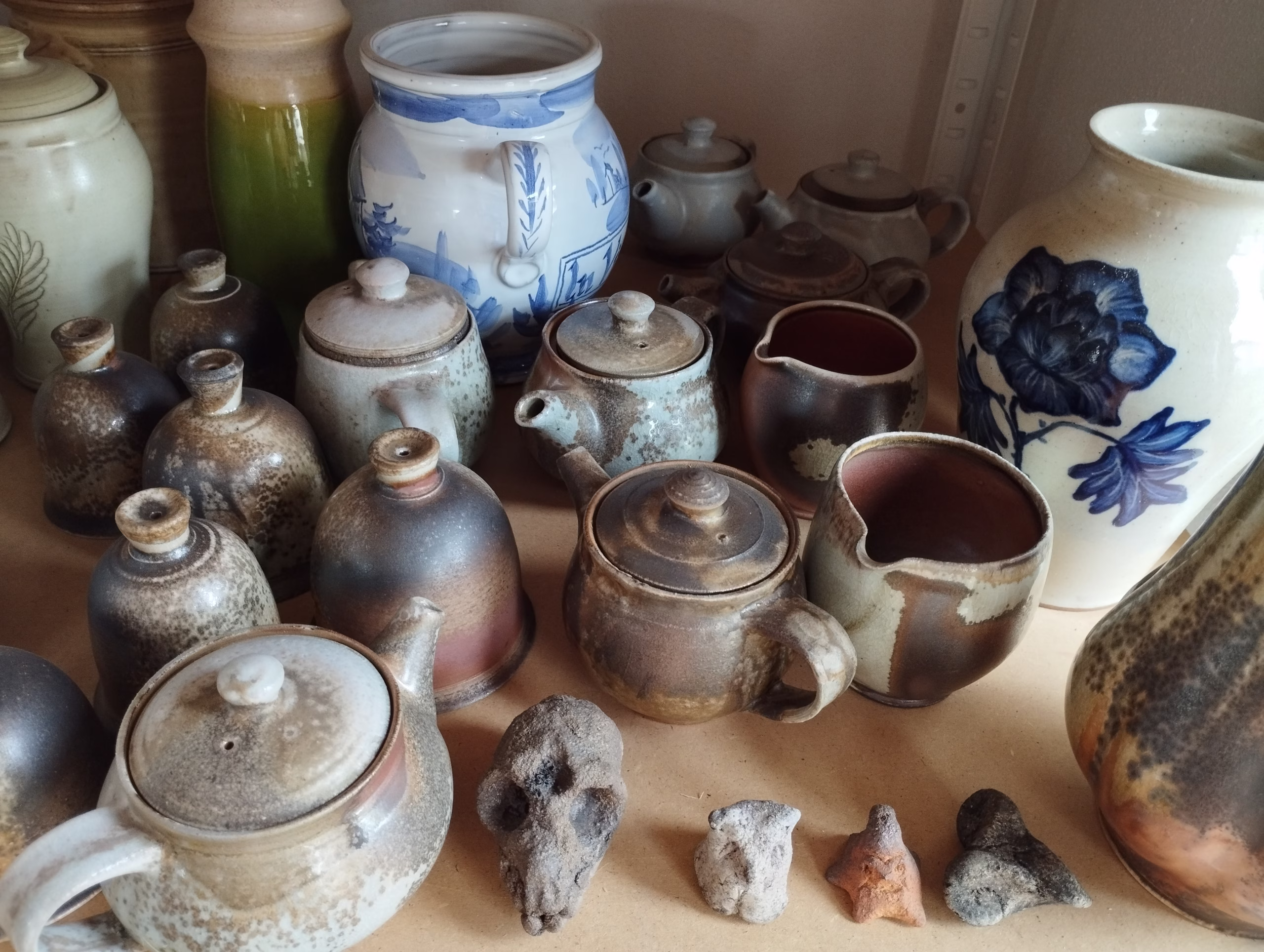 Čajová keramika pálená dřevem